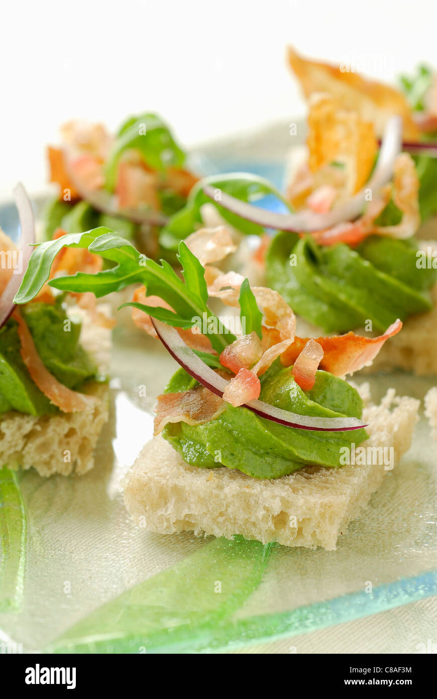 La Pancetta à la crème de parmesan et roquette Canapés Photo Stock Alamy