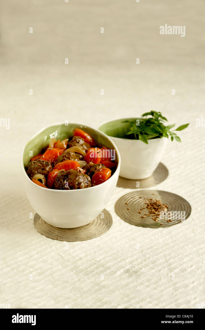 Tajine de boulettes de bœuf et de carotte Banque D'Images