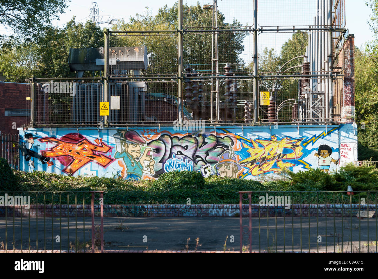 Sous-station avec graffiti sur le mur en bournbrook recreation ground, de Selly Oak, Birmingham Banque D'Images