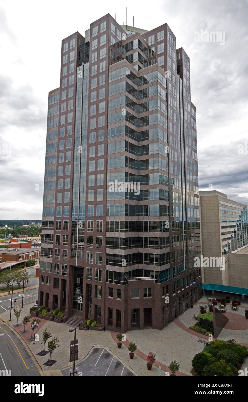 Grand bâtiment au centre-ville de Greensboro NC Banque D'Images