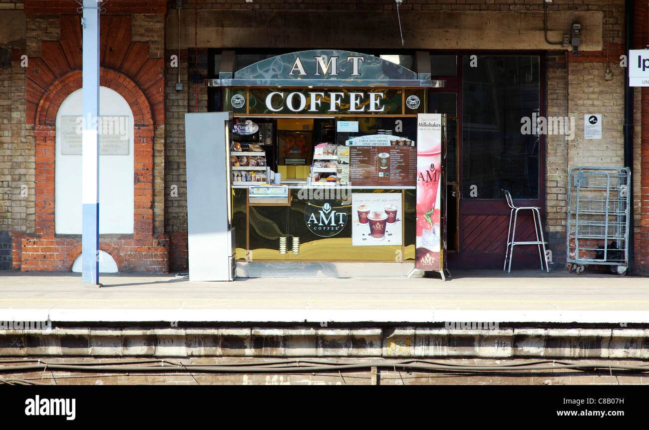 Café AMT décroche à la gare d'Ipswich Banque D'Images