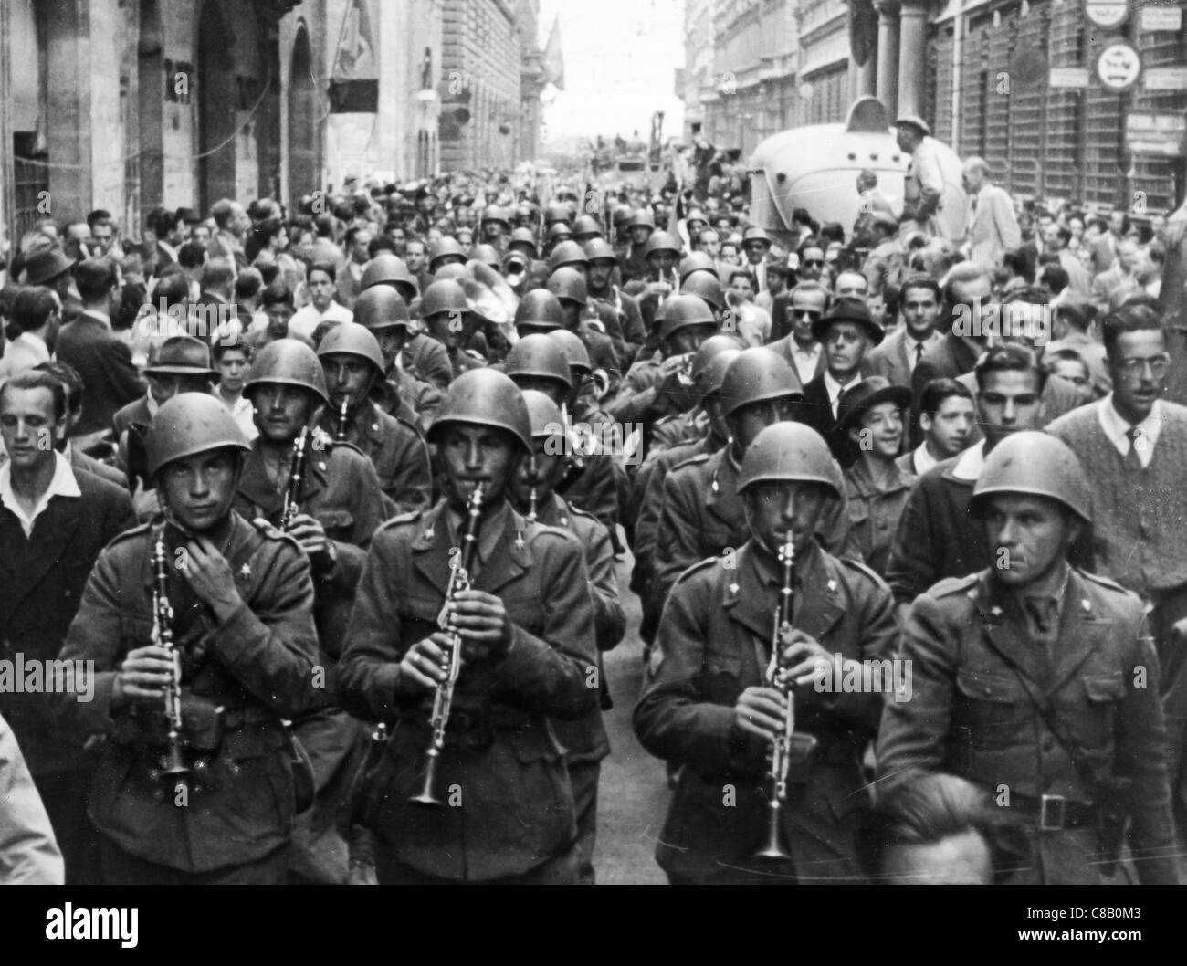Des soldats italiens au cours des célébrations de la fin de la guerre, Rome 1945 Banque D'Images