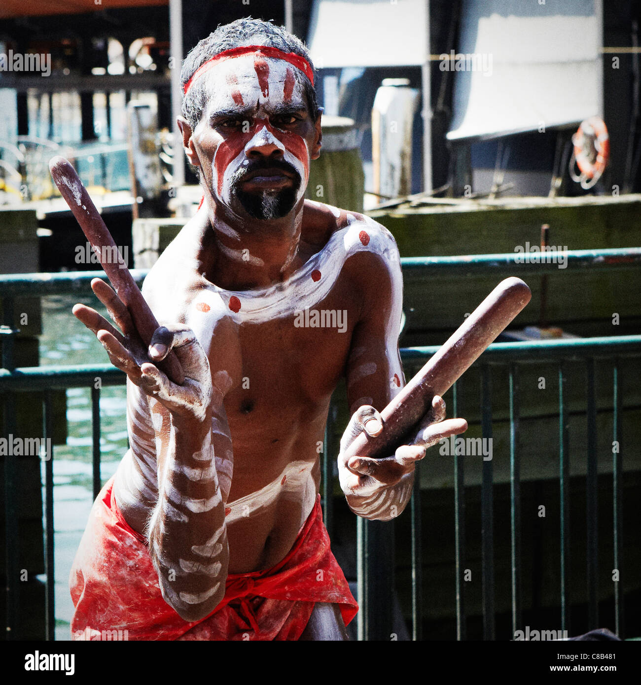 Les aborigènes australiens qui pose pour une photographie à Sydney. Banque D'Images