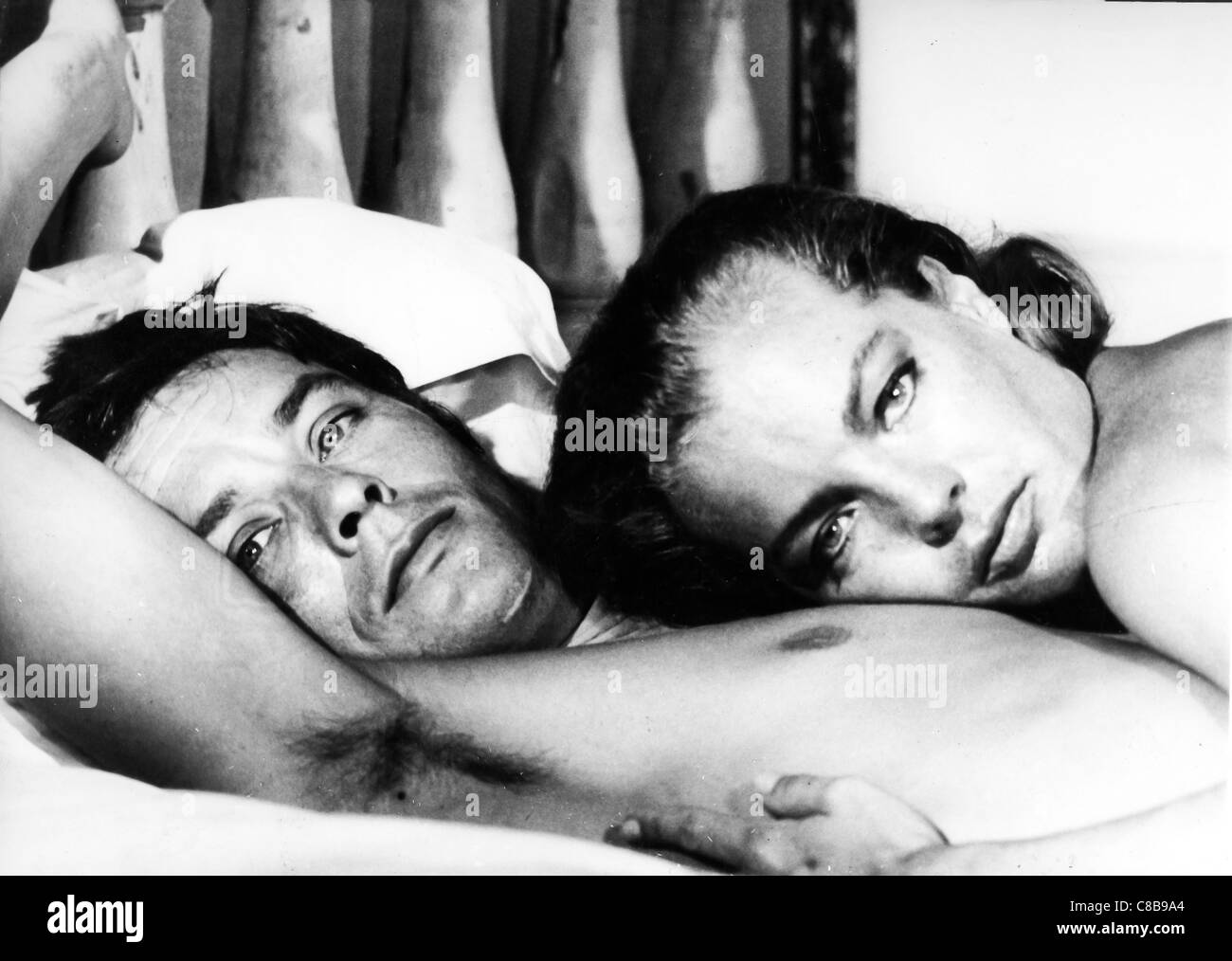 Alain Delon et Romy Schneider,la piscine 1968 Banque D ...