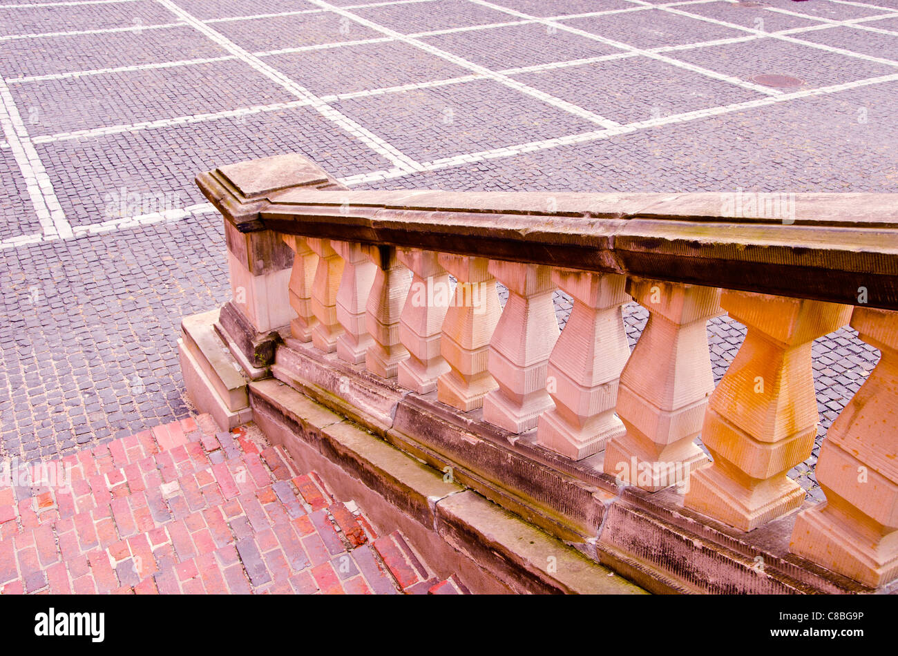 Escalier ancien fragment et chaussée carré Banque D'Images