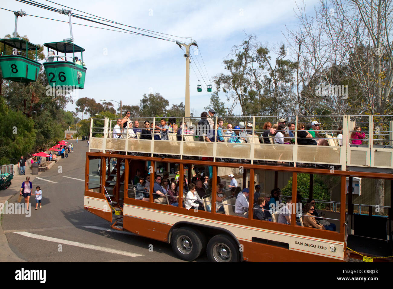 Bus à impériale visite guidée du Zoo de San Diego situé dans Balboa Park, Californie, USA. Banque D'Images