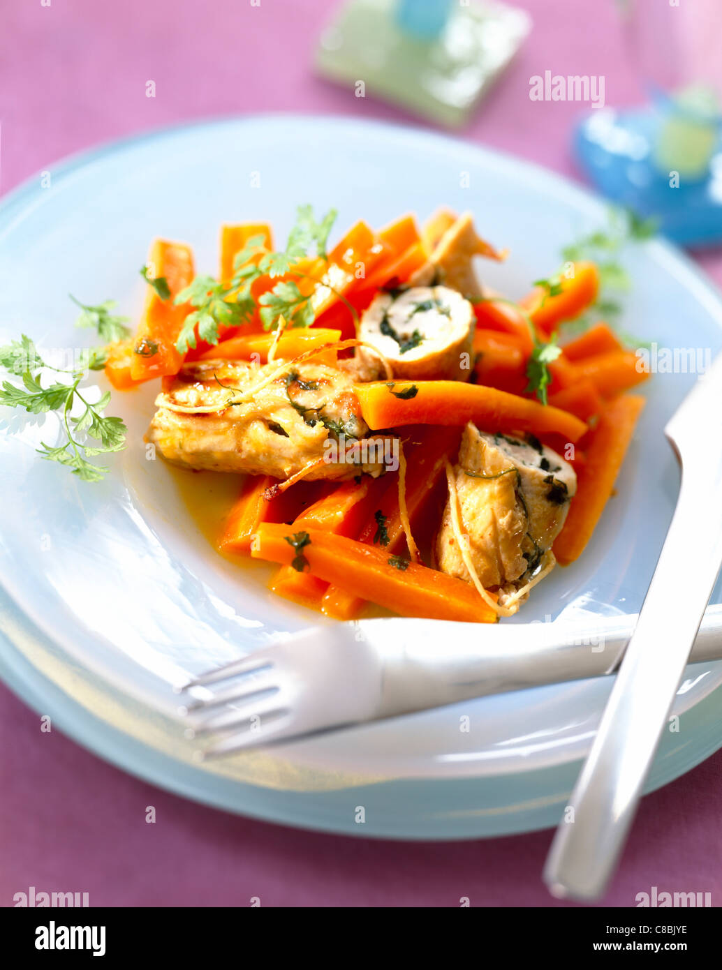 Carottes glacées avec du pamplemousse et le cerfeuil, le Boursin et herb Saltimboccas Banque D'Images