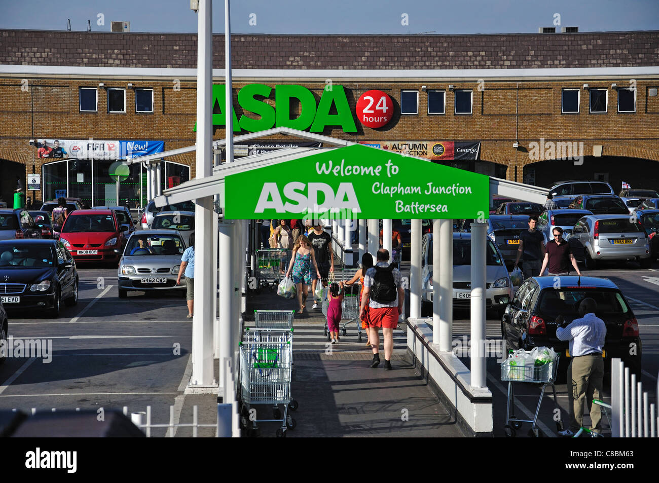 Supermarché ASDA, Lavender Hill, Clapham Junction, Battersea, London Borough of Wandsworth, Londres, Angleterre, Royaume-Uni Banque D'Images
