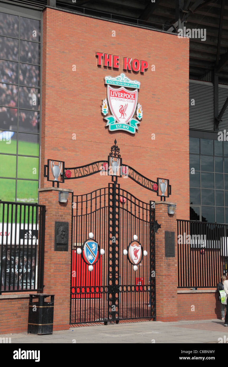 Le Paisley Gate au Kop fin de l'Anfield, le terrain du Liverpool Football Club. Banque D'Images