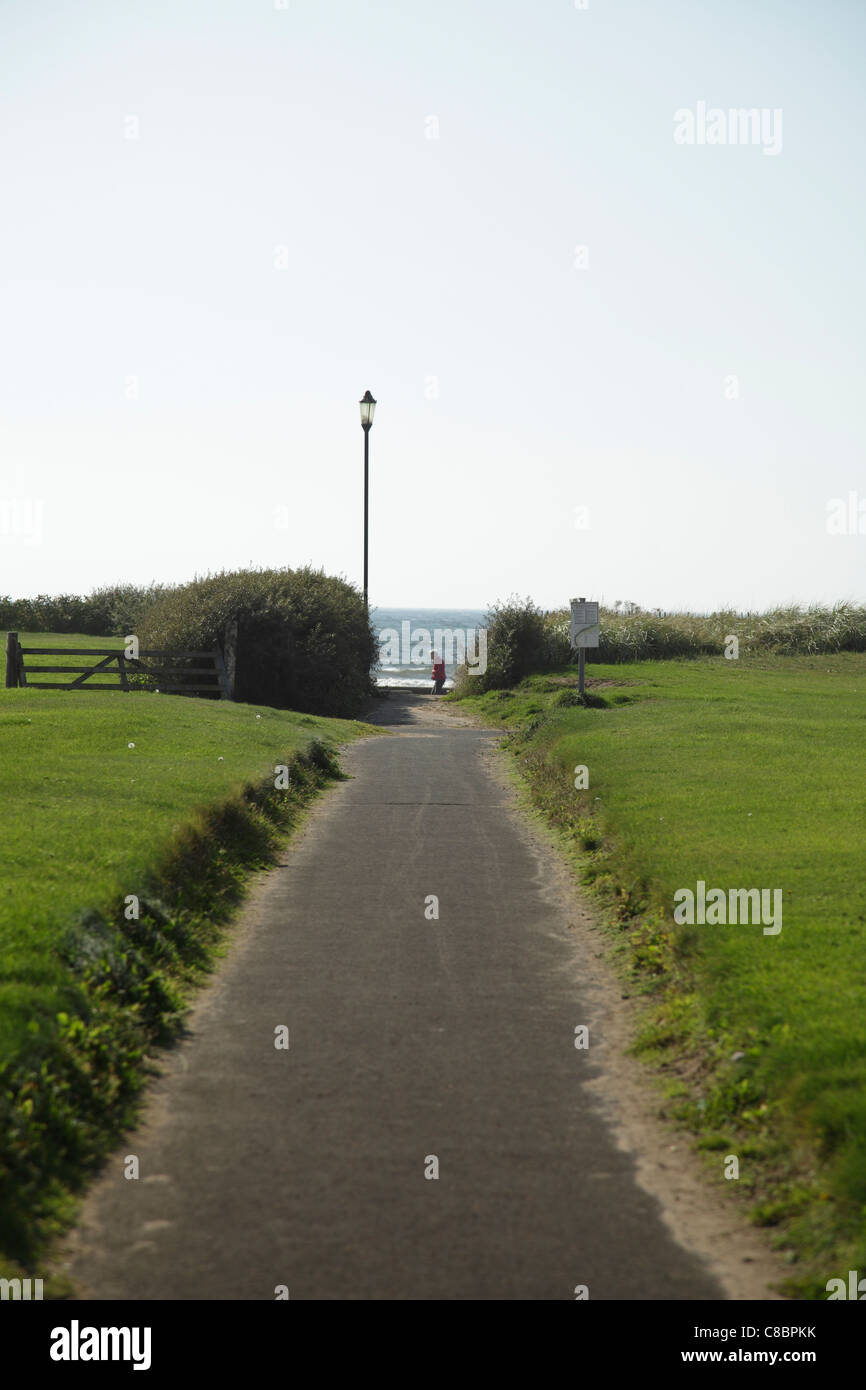 Chemin vers la plage dans la ville balnéaire de Troon, Ayrshire, Écosse, Royaume-Uni Banque D'Images