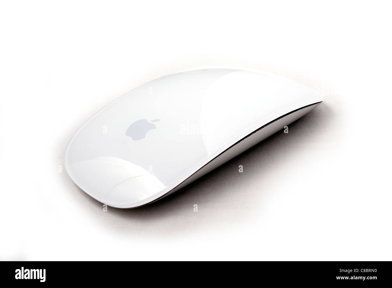 Apple Magic Mouse sur fond blanc Banque D'Images