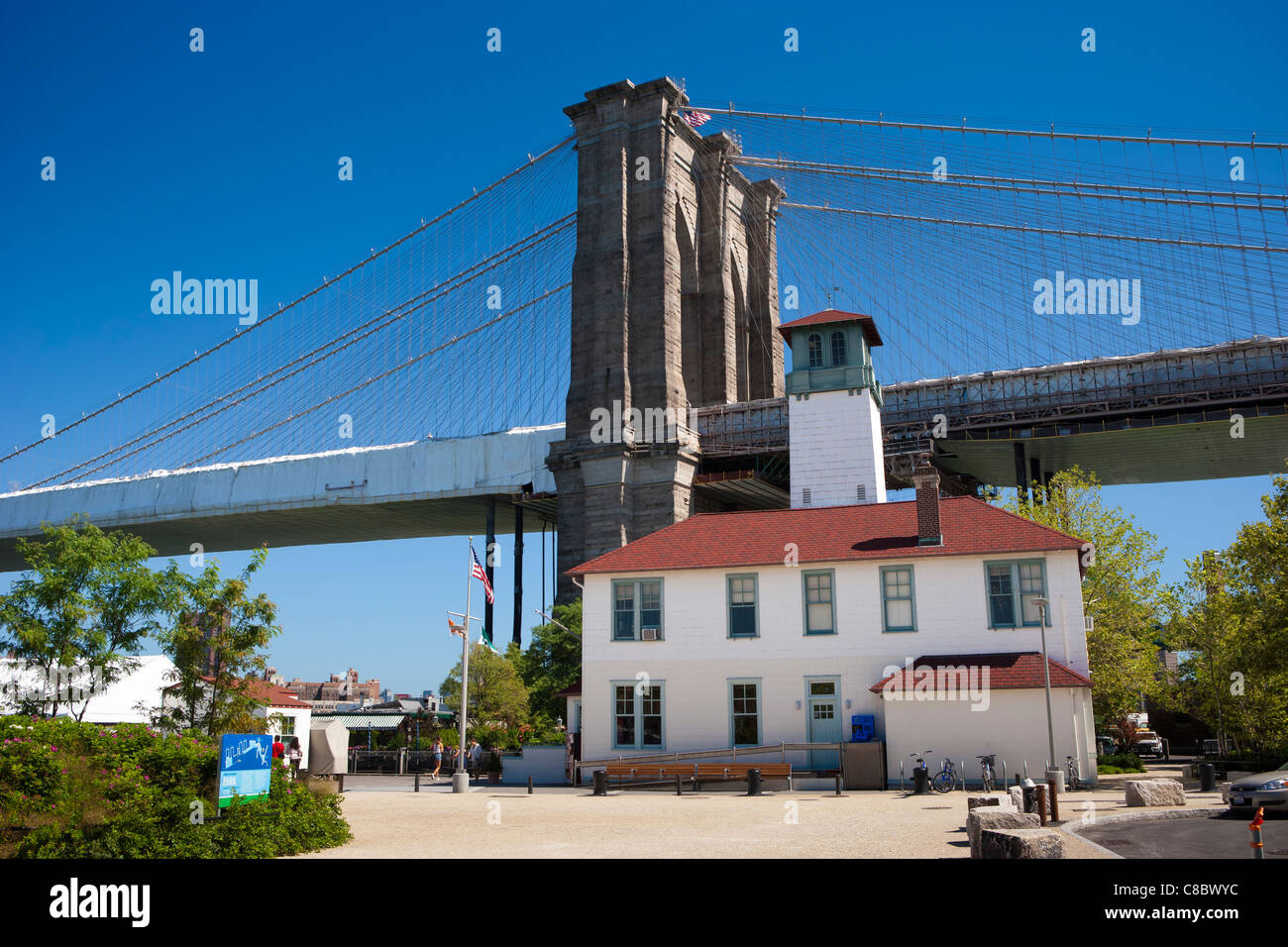 Brooklyn Ice Cream Factory sous le pont de Brooklyn Banque D'Images