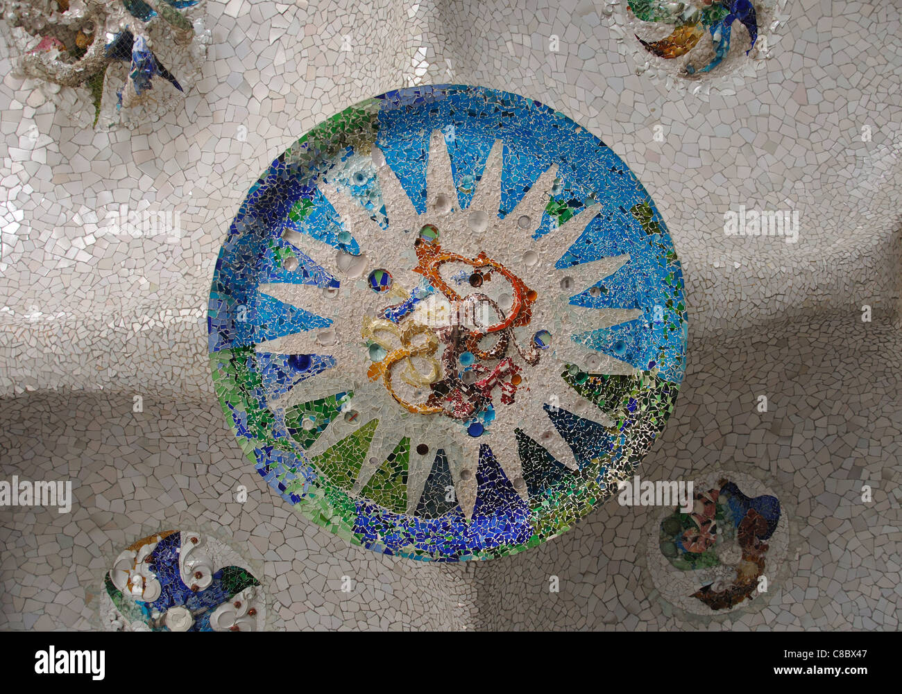 Terrasse en céramique décoration, Parc Guell, quartier de Gràcia, Barcelone, Province de Barcelone, Catalogne, Espagne Banque D'Images