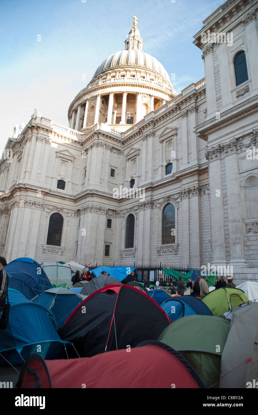 Camp de protestation contre la mondialisation à la cathédrale St Paul à Londres le 19 octobre 2011 Banque D'Images