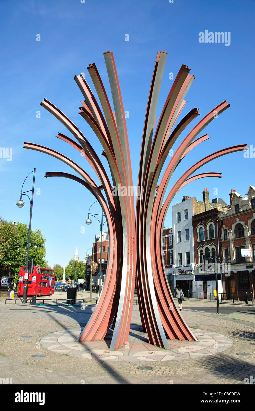 'Arbre' Fer sculpture, High Street, Stratford, Newham Borough, London, Greater London, Angleterre, Royaume-Uni Banque D'Images