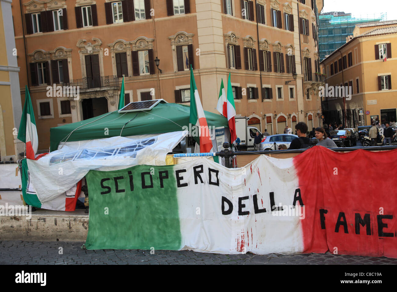 Tente des grévistes de la faim en face du parlement de l'Italie, Rome Banque D'Images
