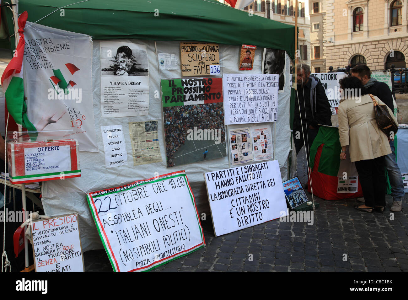 Tente des grévistes de la faim en face du parlement de l'Italie, Rome Banque D'Images
