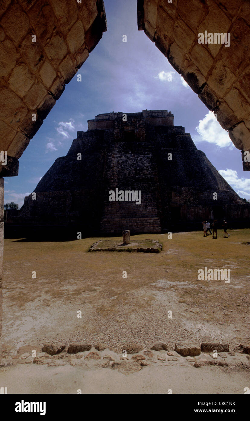 Pyramide du Magicien" au site Maya de Uxmal (architecture Puuc), Yucatan, Mexique Banque D'Images