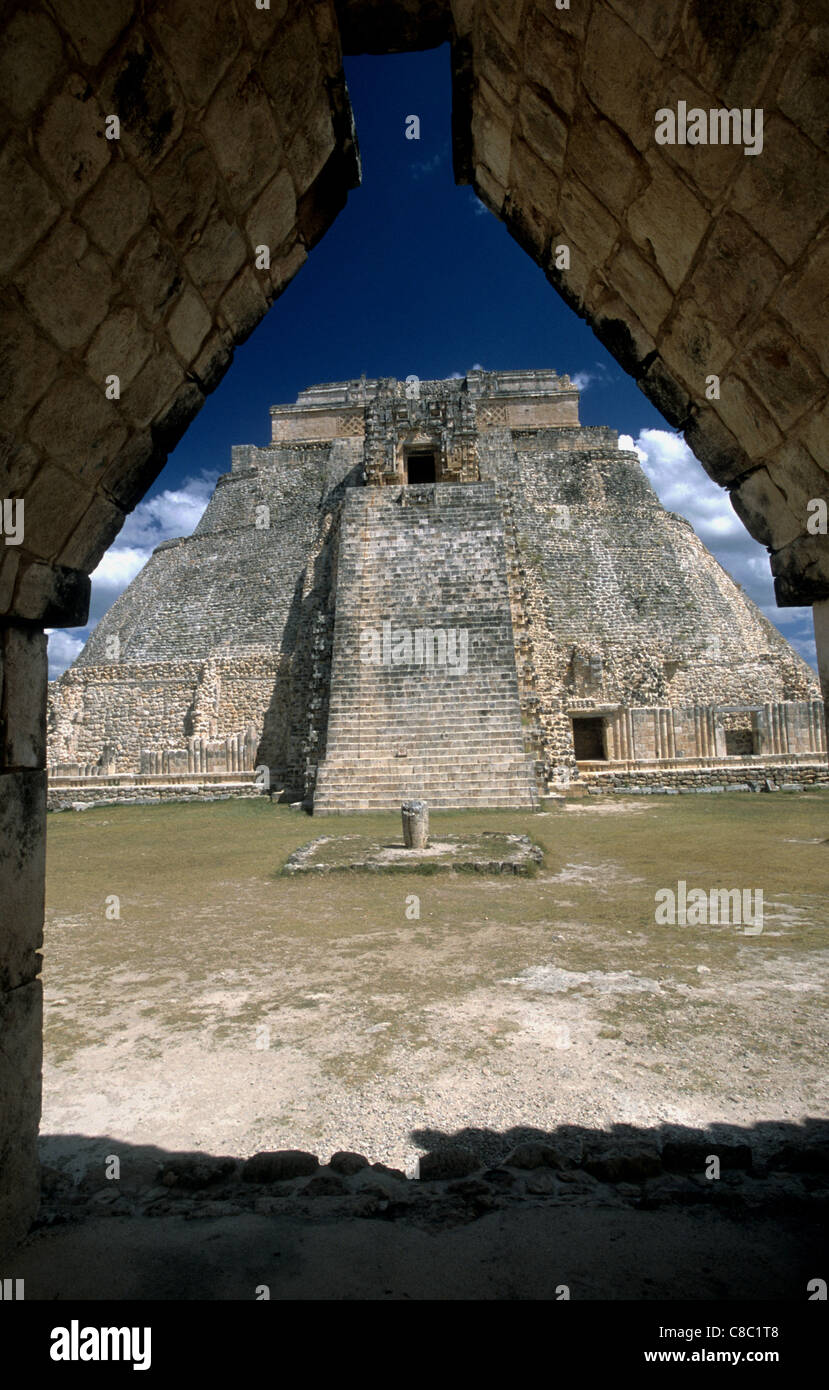 Pyramide du Magicien" au site Maya de Uxmal (architecture Puuc), Yucatan, Mexique Banque D'Images