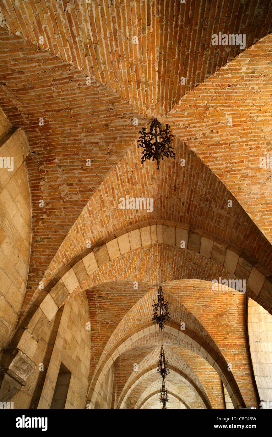 Plafonds voûtés dans le portique de l'église de Santa Maria Maggiore à Guardiagrele dans les Abruzzes, en Italie. Banque D'Images