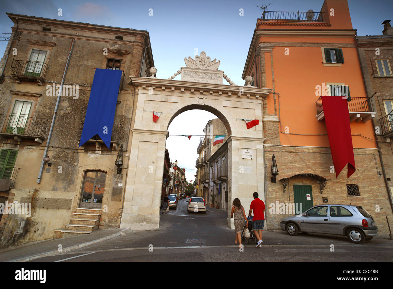L'entrée de la ville de Guardiagrele dans les Abruzzes, en Italie. Banque D'Images