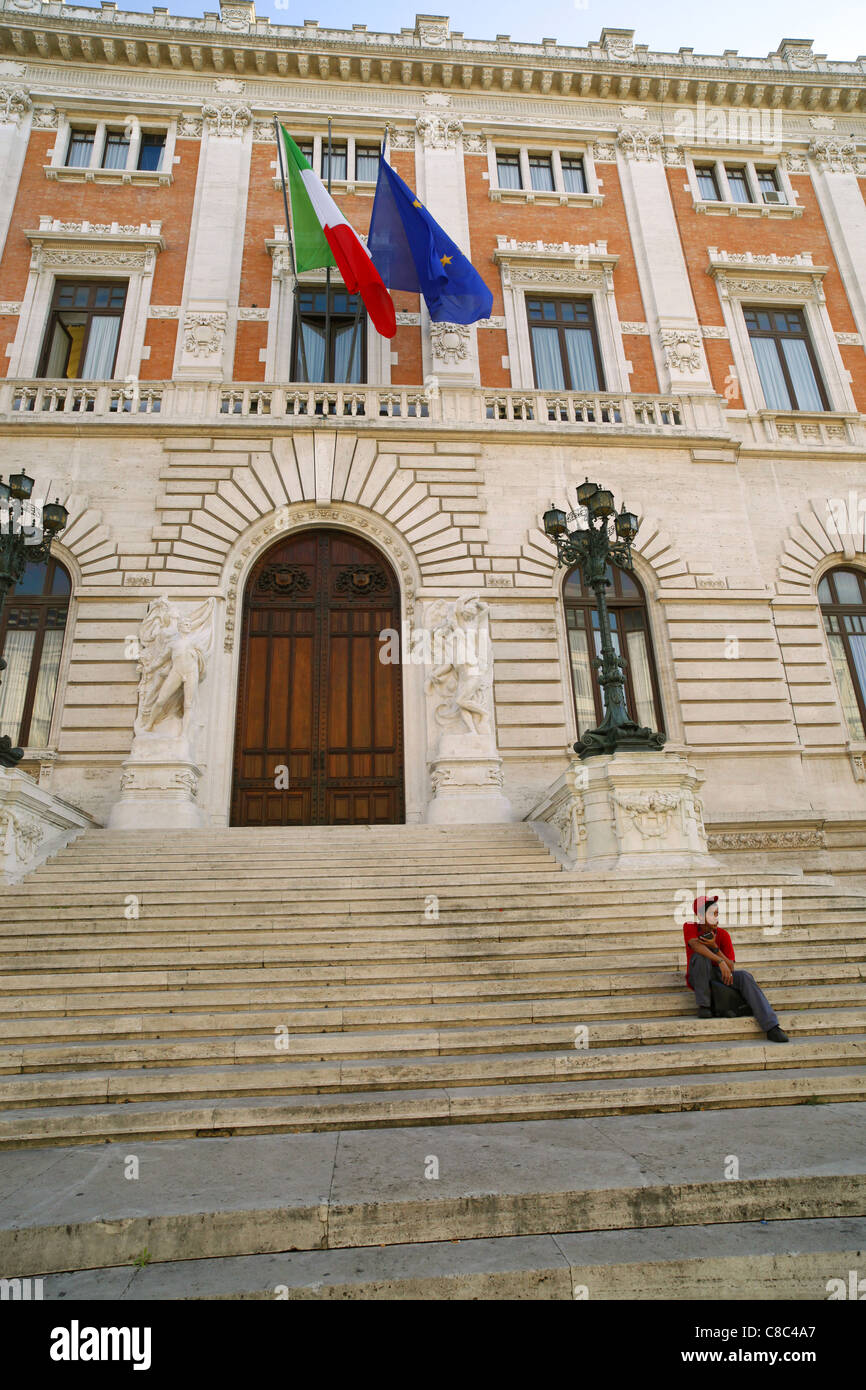 Le Palazzo Montecitorio à Rome, Italie, le bâtiment du parlement italien. Banque D'Images