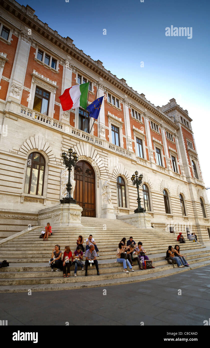 Le Palazzo Montecitorio à Rome, Italie, le bâtiment du parlement italien. Banque D'Images