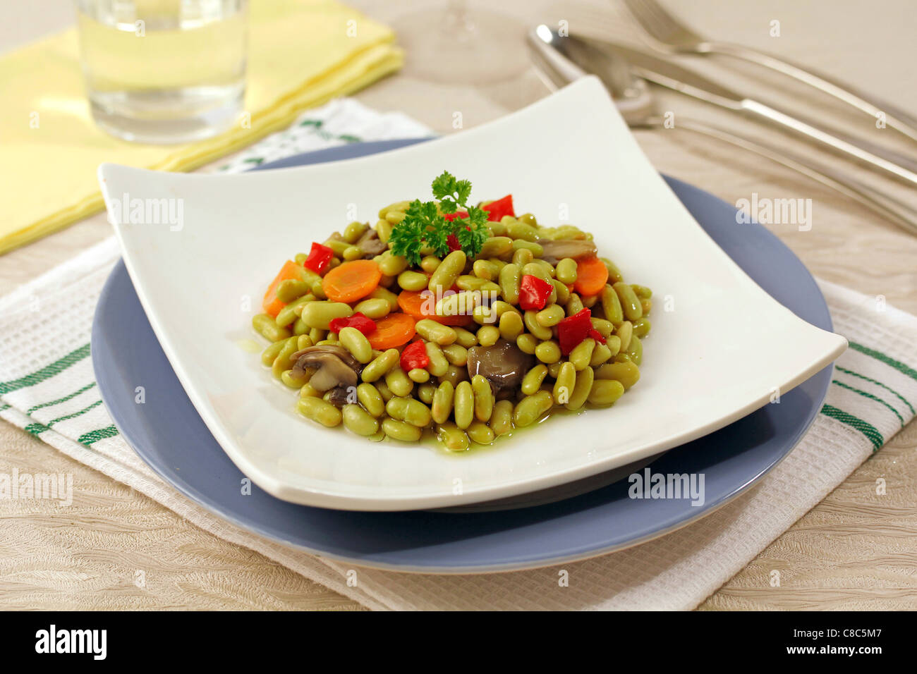Ragoût de haricots avec des légumes. Recette disponible. Banque D'Images