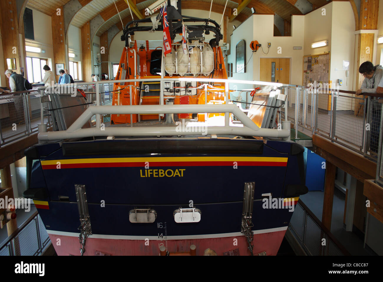 Le nouveau RLNI RNLB Edward et Barbara Prigmore dans le nouveau poste de recherche et sauvetage au point d'avant-pays, Bembridge sur l'île de Wight Banque D'Images