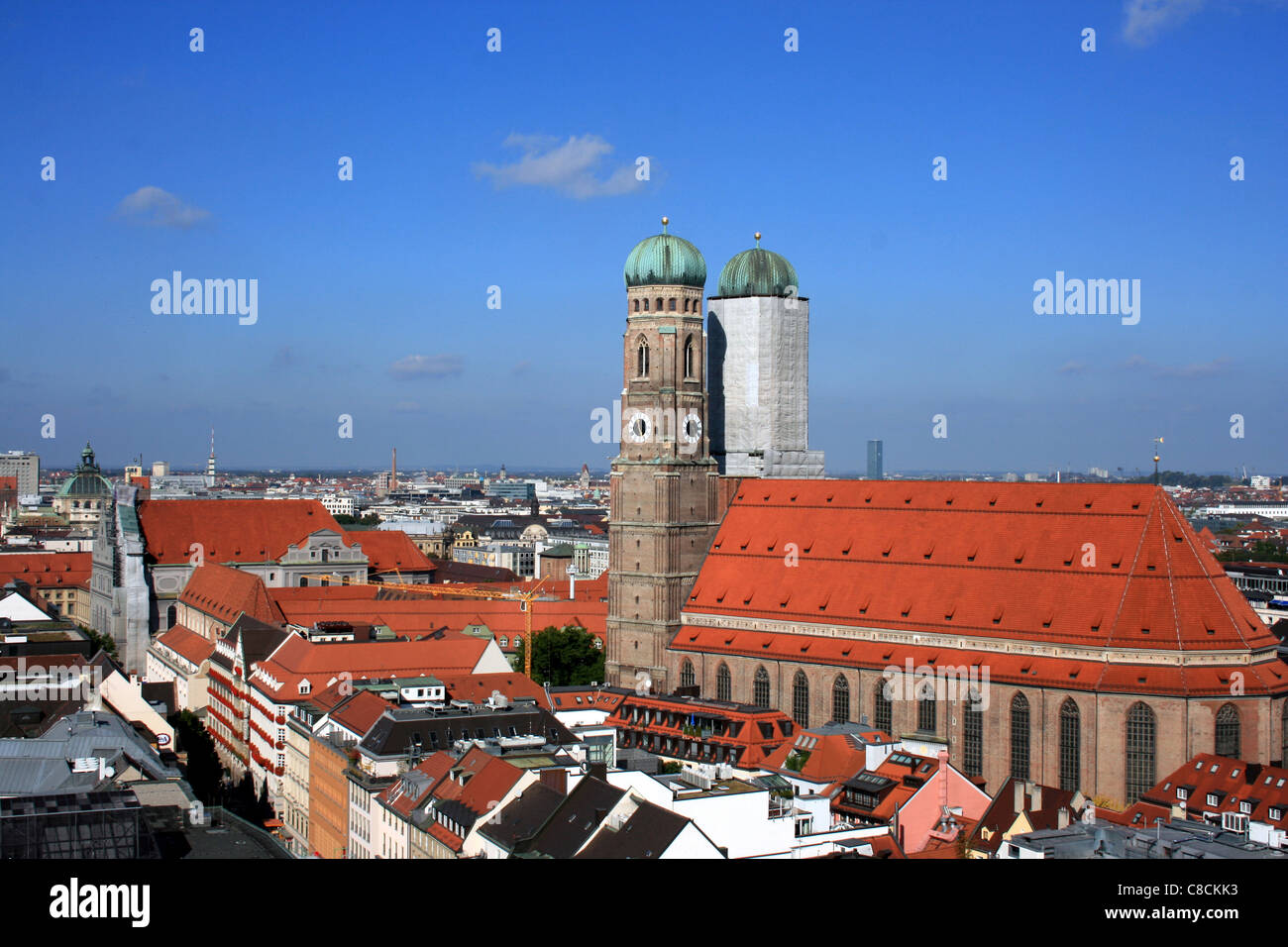 Vue sur le vieux Munich y compris la Cathédrale Notre-Dame. Banque D'Images