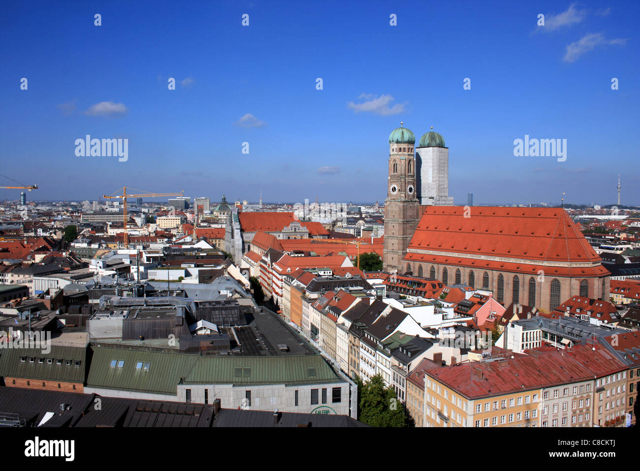 Vue sur le vieux Munich y compris la Cathédrale Notre-Dame. Banque D'Images