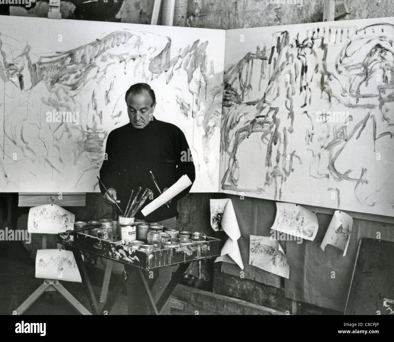 FELIKS TOPOLSKI (1907-1989) peintre expressionniste d'origine polonaise travaillant sur une peinture murale Banque D'Images