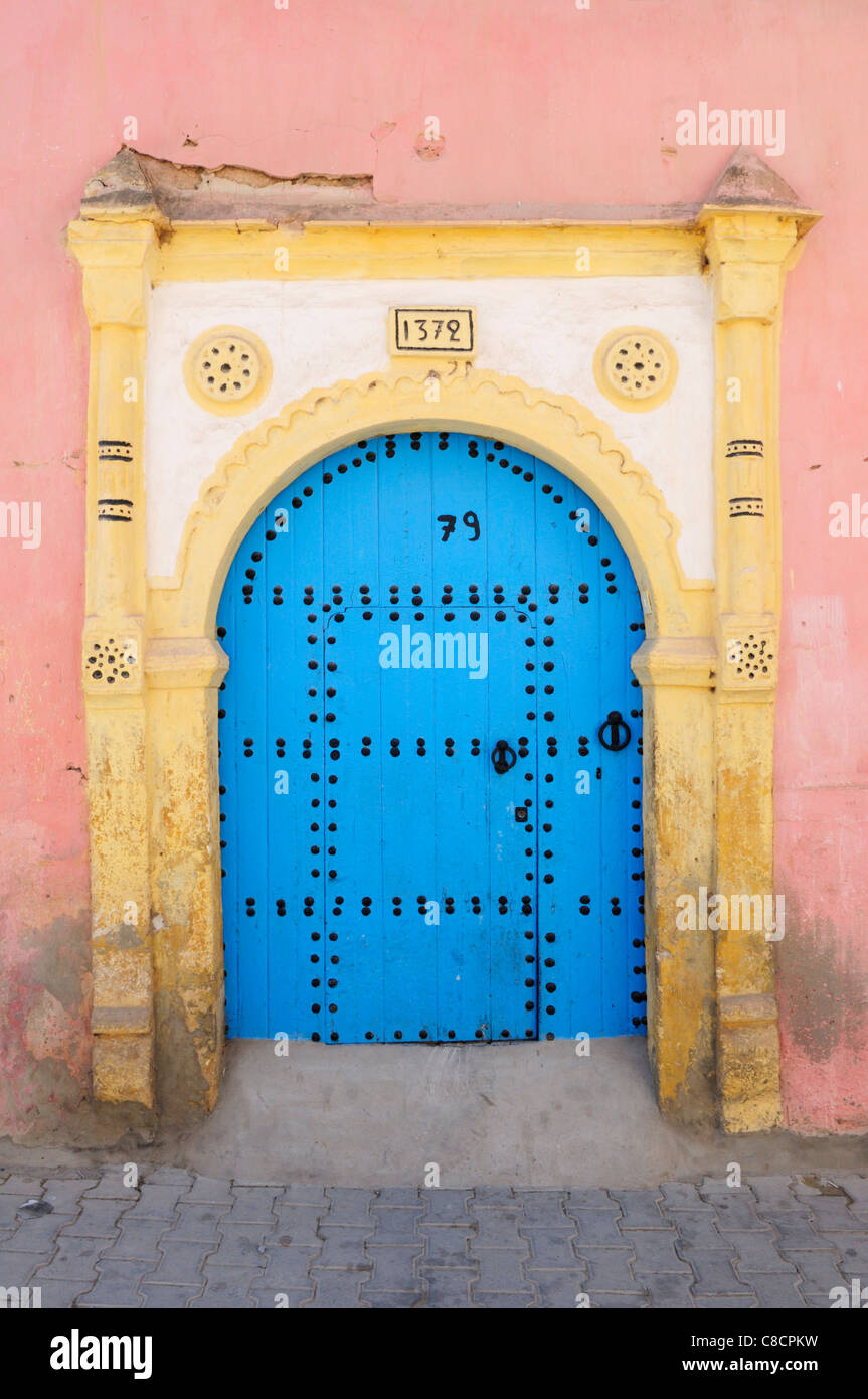 Une porte dans l'ancienne Médina, Tiznit, Région de Souss-Massa-Draa, Maroc Banque D'Images