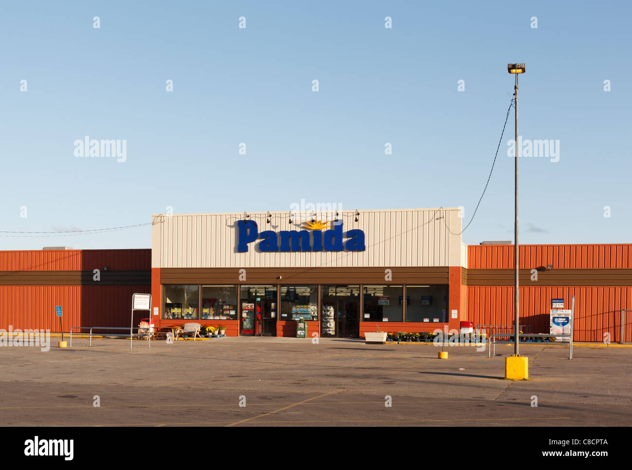 Un Pamida discount store, Bemidji, MN, USA. Banque D'Images