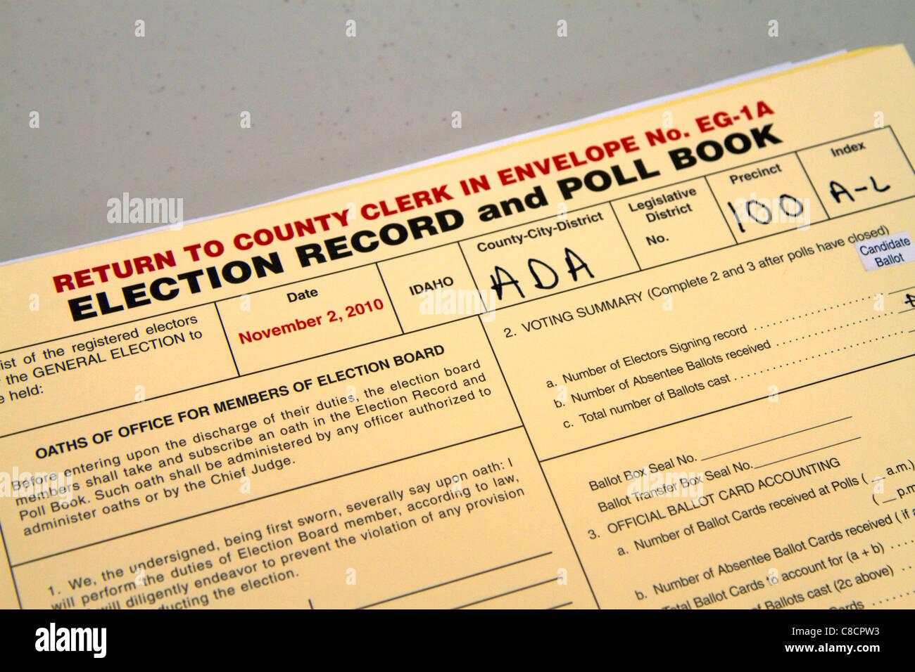 Dossier de l'élection et de scrutin dans un bureau de scrutin dans la région de Boise, Idaho, USA. Banque D'Images
