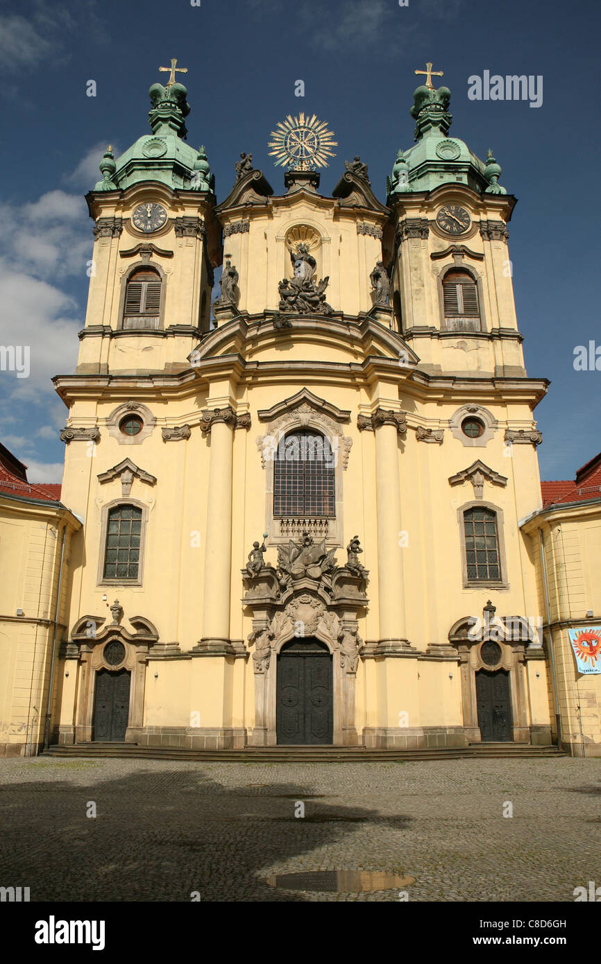 L'église baroque St Hedwig par Kilian Ignaz Dientzenhofer dans le village de Legnickie Pole en Basse-silésie, Pologne. Banque D'Images