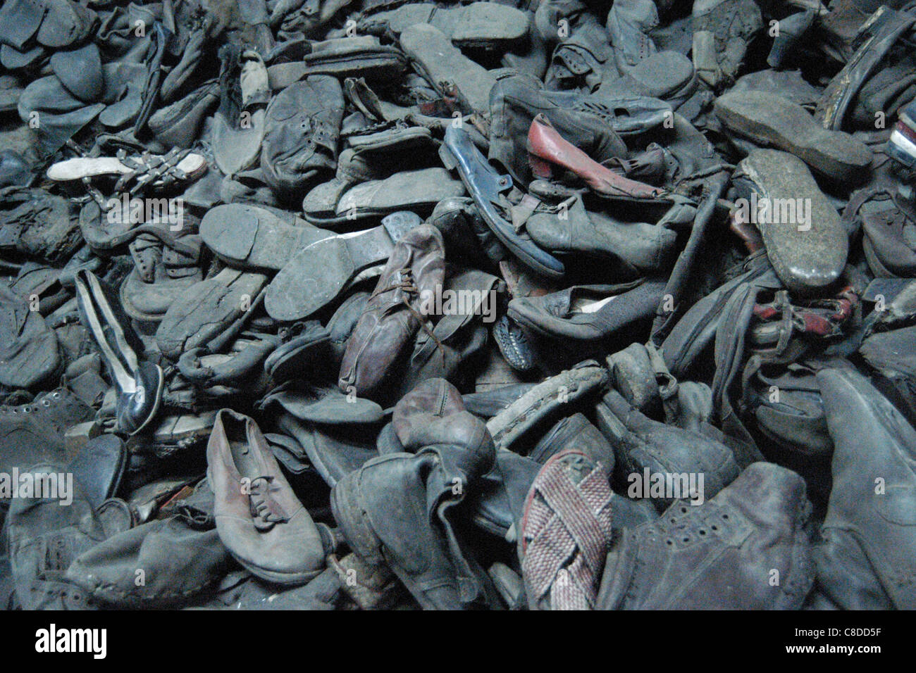 Chaussures des victimes vu dans l'Auschwitz I camp allemand nazi de concentration à Oswiecim, Pologne. Banque D'Images
