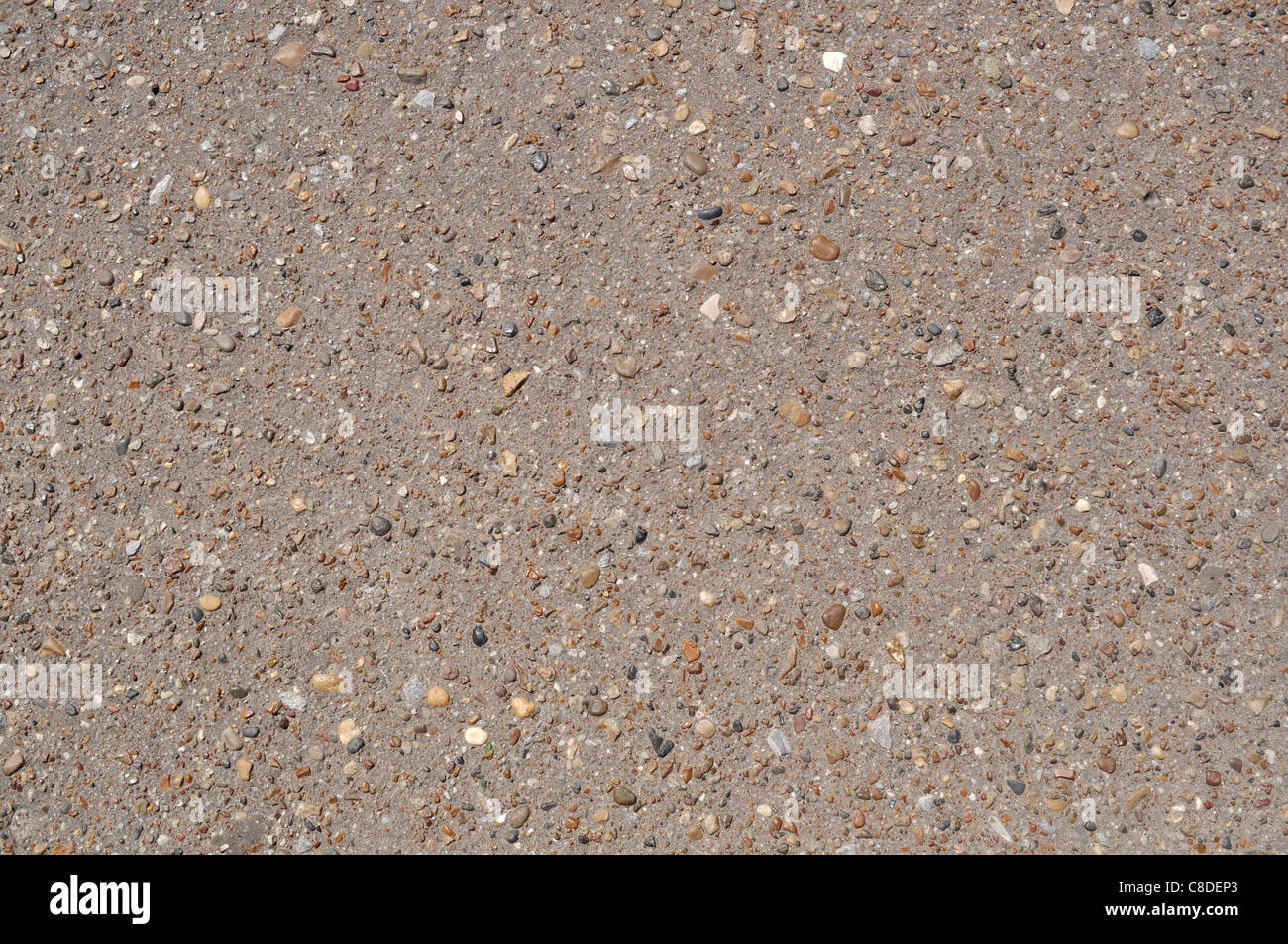 La surface d'asphalte décoratif incrusté de pierres de couleur Photo Stock  - Alamy