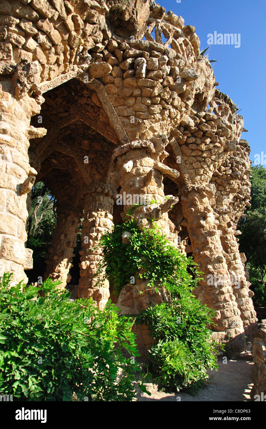 Voie à colonnade, le parc Guell, quartier de Gràcia, Barcelone, Province de Barcelone, Catalogne, Espagne Banque D'Images