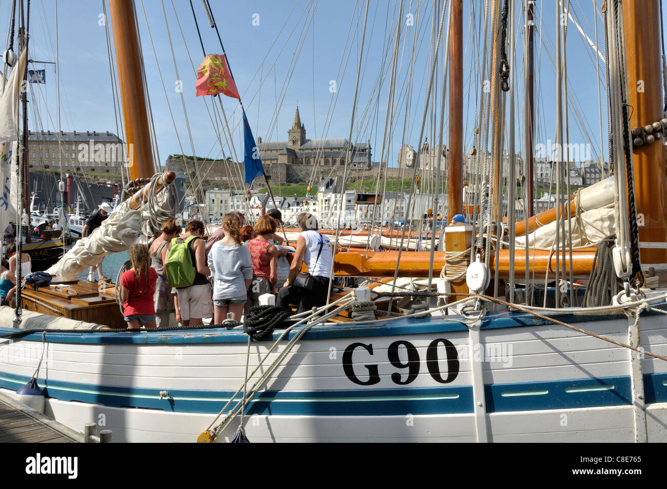 Bisquine La Granvillaise :, bateau traditionnel (ancien bateau de pêche), port de Granville, au cours d'Ulysse Défi (Normandie, France). Banque D'Images