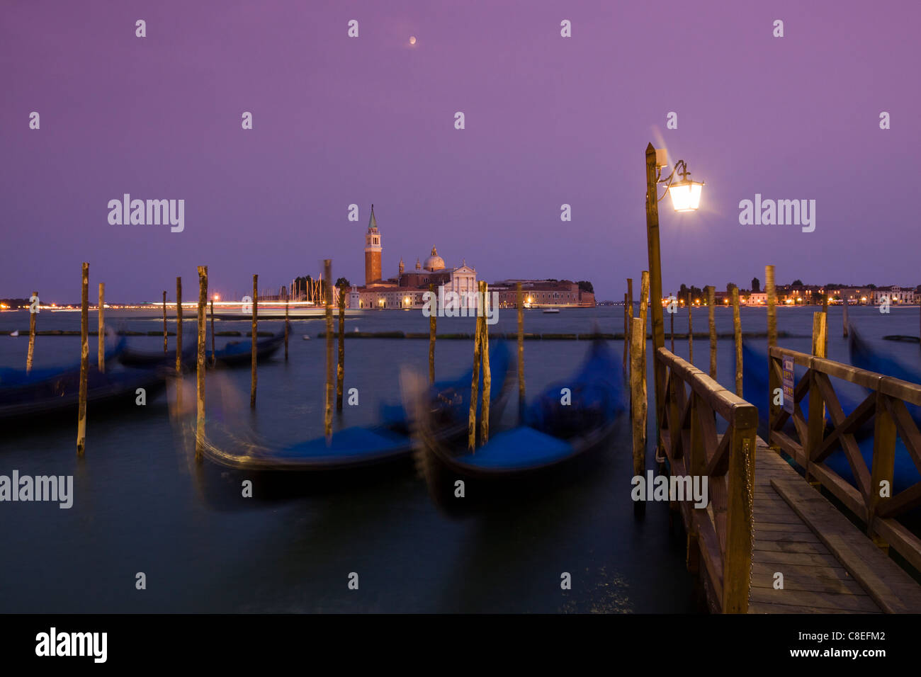 Les gondoles et cathédrale San Giorgio Maggiore Banque D'Images