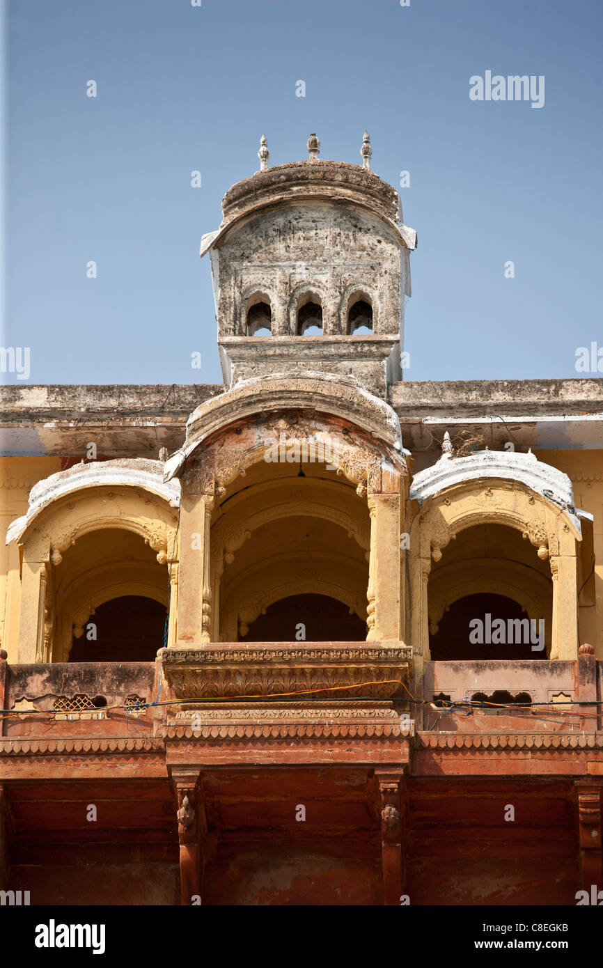 Maharaja Chet Singh Palace Fort à Chet Singh Ghat sur les rives du Gange dans la ville sainte de Varanasi, Inde Banque D'Images