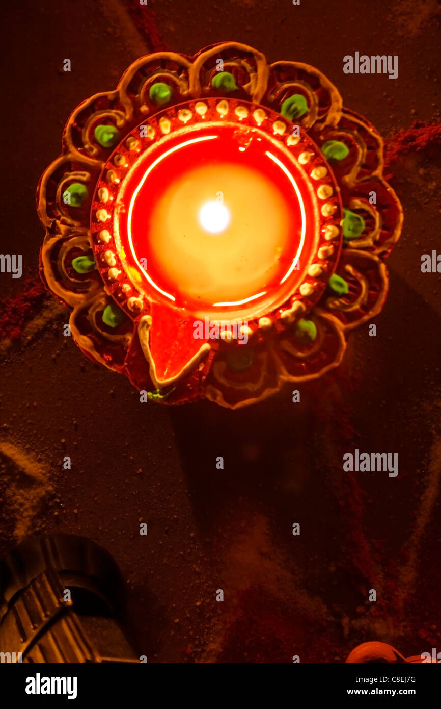 Portrait du Nouvel An hindou diwali lampe de ghee diwa diva bougie