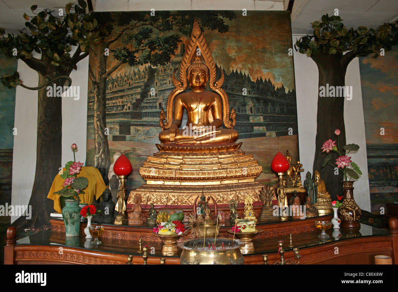 Golden Buddha Shrine temple bouddhiste dans Brahmavira Arama, Bali Banque D'Images