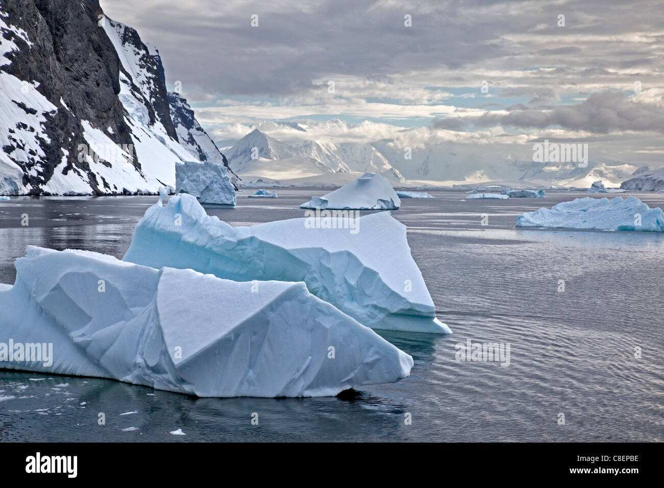 Les icebergs dans le Canal Lemaire, Péninsule Antarctique Banque D'Images