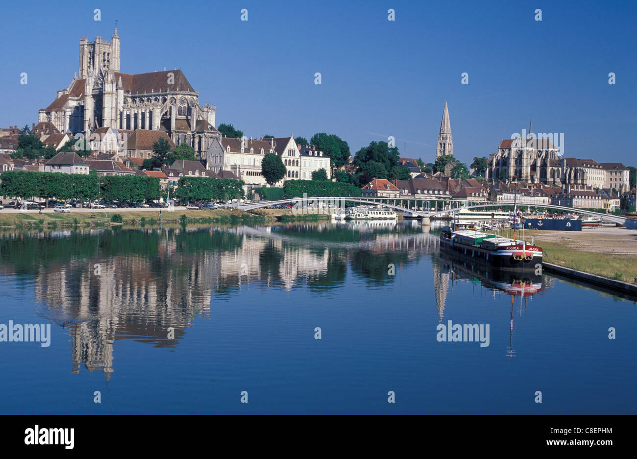 Cathédrale, Auxerre, Bourgogne, France, Europe, de l'eau, réflexion Banque D'Images