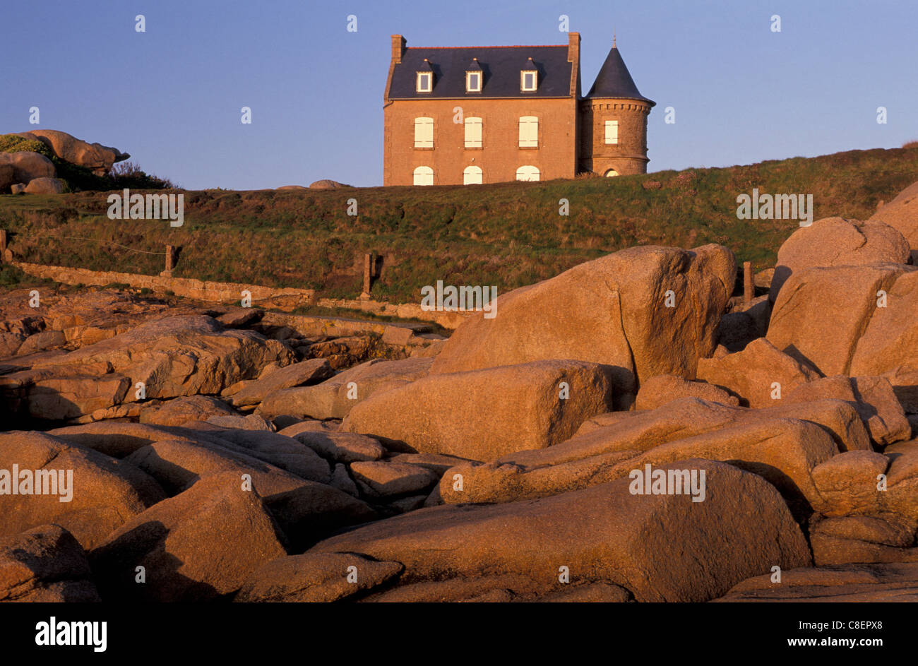 Chambre, le Red Rocks, lumière du soir, Ploumanach, Bretagne, France, Europe, Banque D'Images