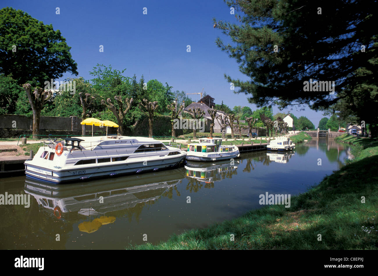 Canal, House boat, Bretagne, été, France, Europe, bateau, maison de vacances Banque D'Images