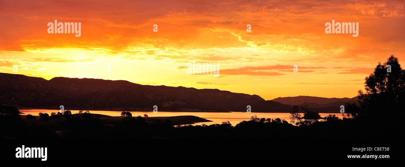 Coucher du soleil, le lac in Berryessa, zone de loisirs, télévision espagnole, en Californie, USA, United States, Nord, paysage Banque D'Images