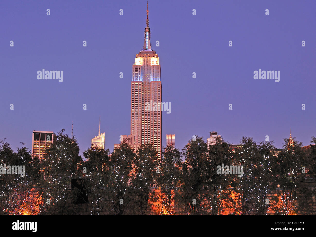 Noël, décoration, Empire State Building, Manhattan, New York, USA, United States, Amérique, nuit Banque D'Images